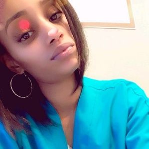 Meet your Posher, Roxanne